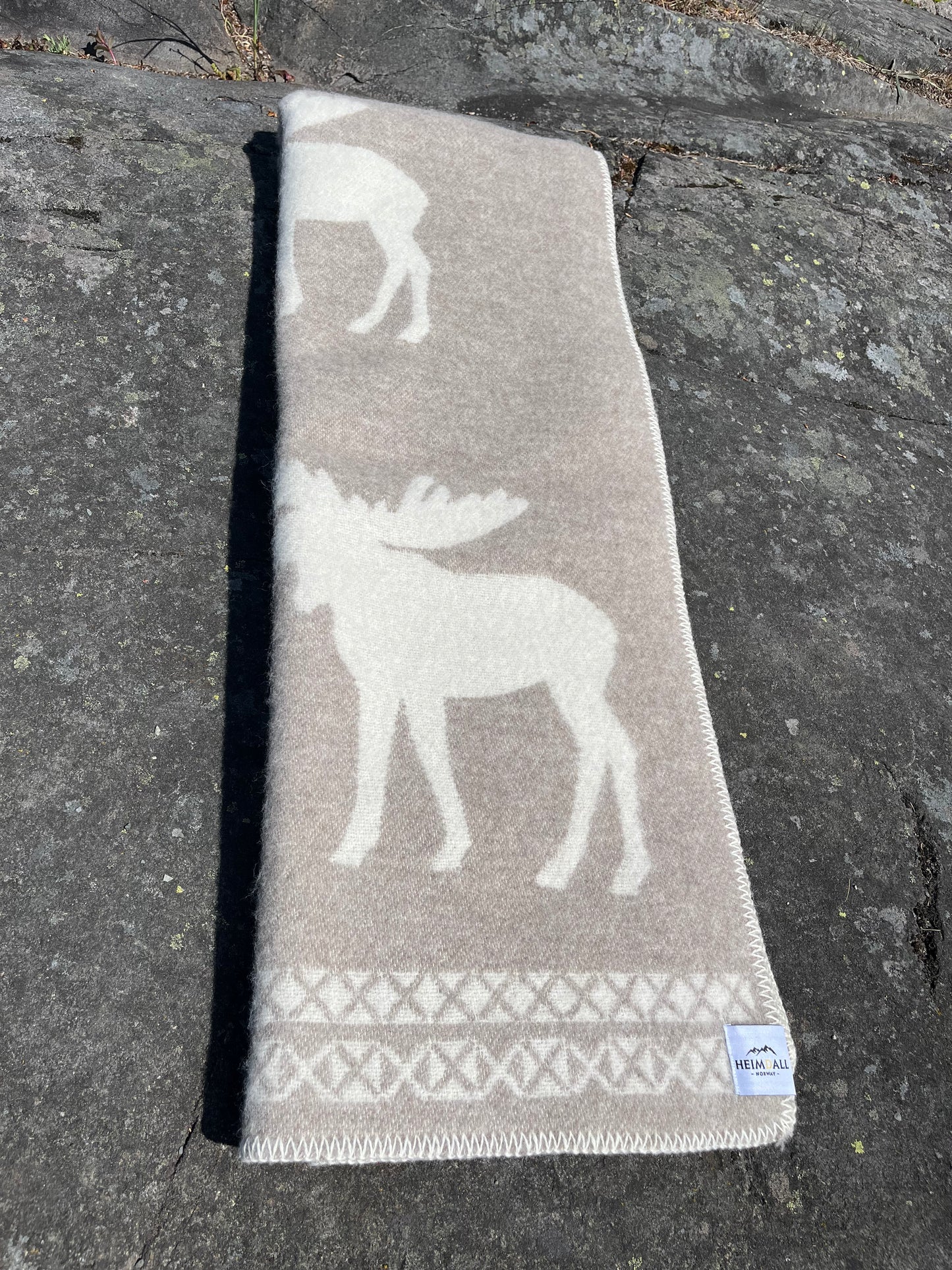 Heimdall Norway - stort ullpledd - elg motiv - beige
