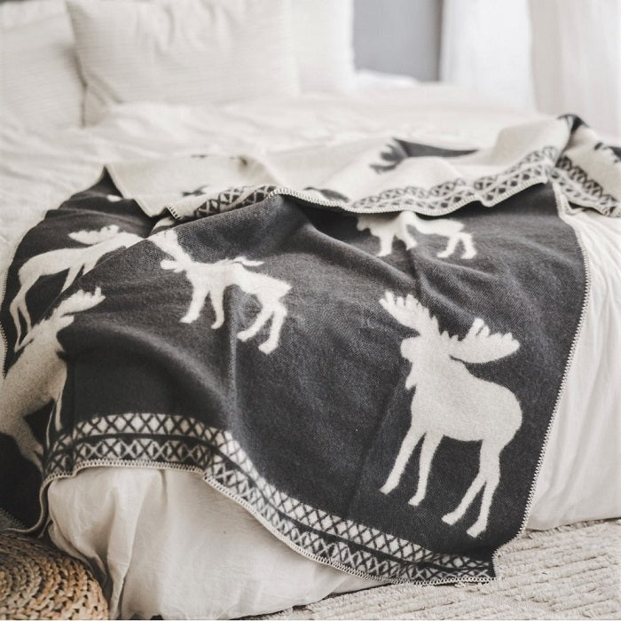 Heimdall Norway - stort ullpledd - dobbelvevd - elg motiv - black