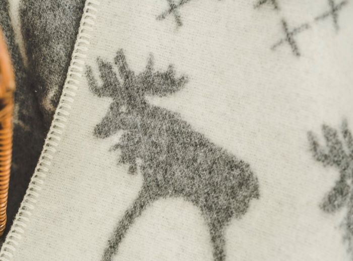 Heimdall Norway - stort ullpledd - dobbelvevd - elg motiv - snøkrystall - grå